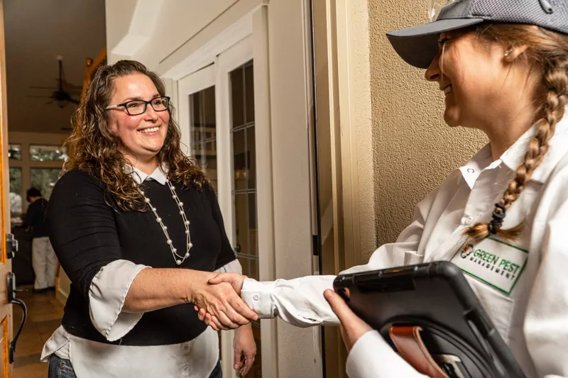Green Pest Management Technician and customer 800x533 Green Pest Management exterminator shaking hands with customer